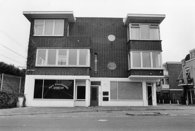 502509 Gezicht op het pand Westerkade 37-38 te Utrecht, met rechts de Vaartsestraat.